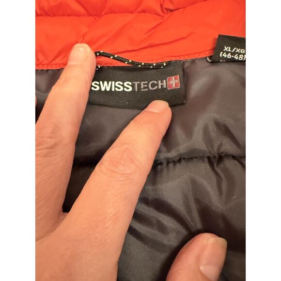 SwissTech Red Puffer Vest Men’s XL 46-48 Full Zip Quilted Lightweight Outdoor - Picture 3 of 7